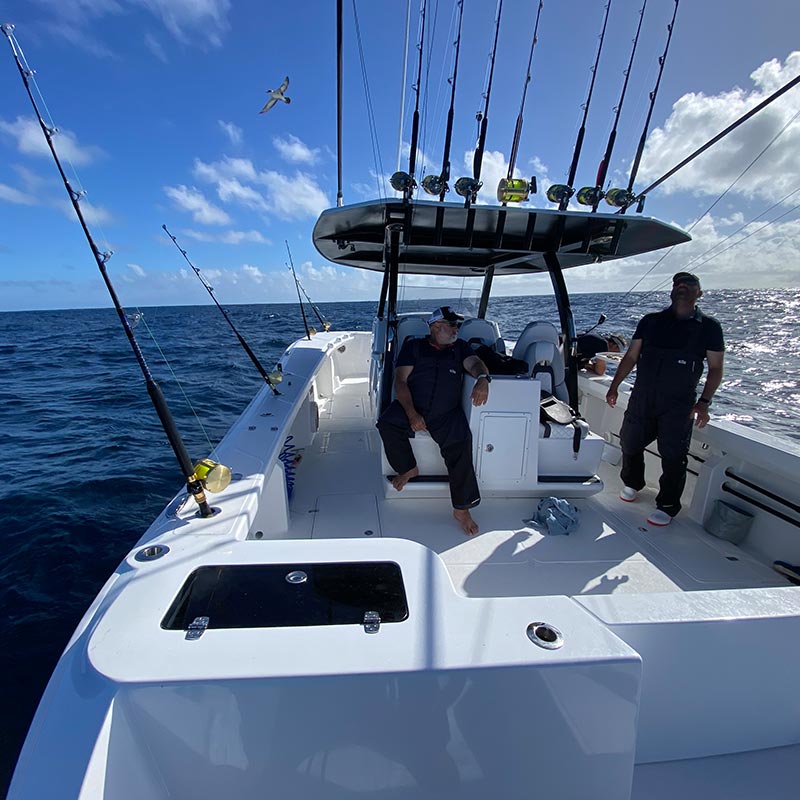 HammerCat 35 at speed on open water