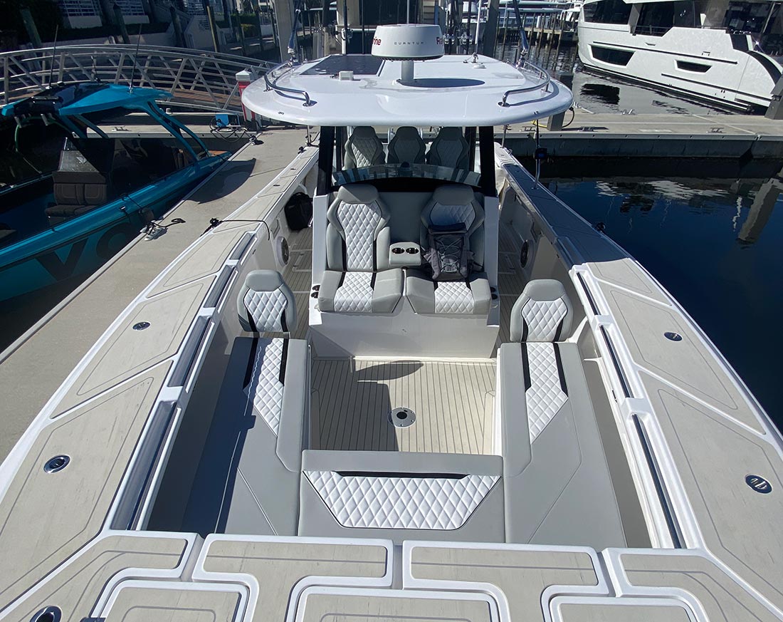 HammerCat power catamaran running offshore