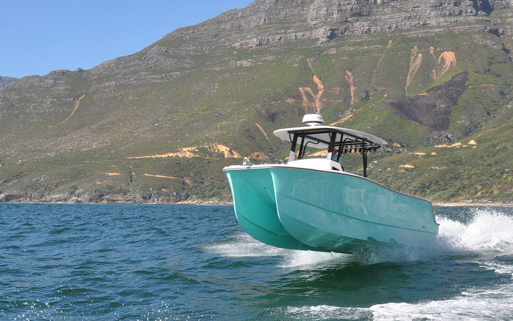 HammerCat 30 running offshore